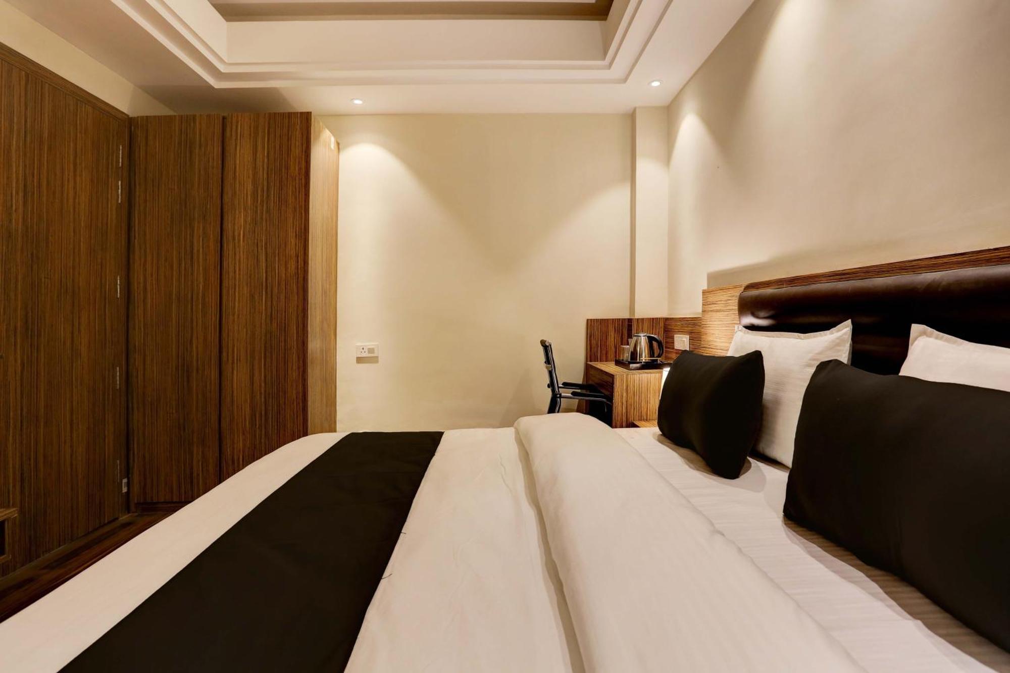 Collection O Stargaze Hotel Kanpur Exterior photo