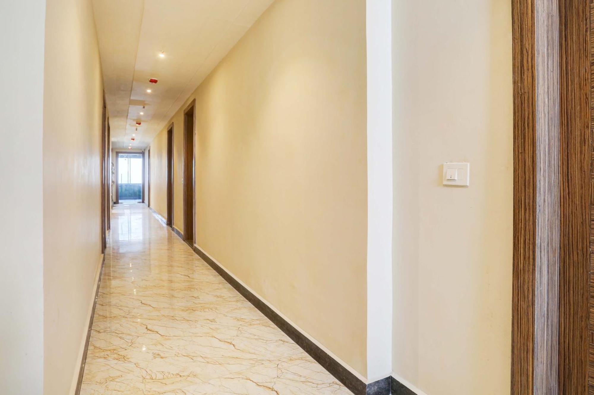 Collection O Stargaze Hotel Kanpur Exterior photo